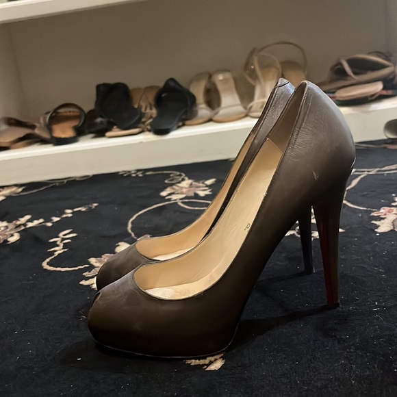 2006 Very Privé Christian Louboutin - Picture 2 of 5